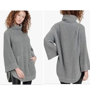 UGG RIBBED SWEATER